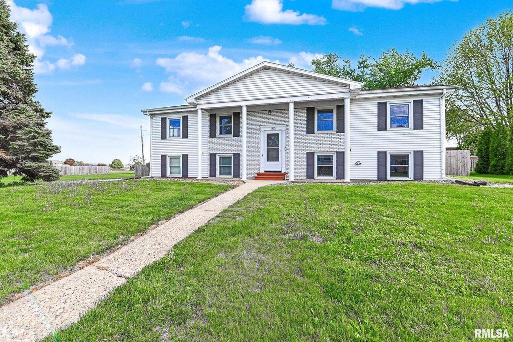 150 E OAKWOOD Street, Morton, IL 61550