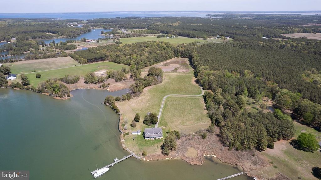 Image 12 of property listing at 5704 ROSS NECK RD, Cambridge, MD 21613