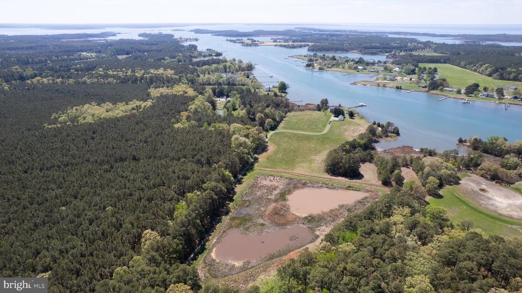 Image 5 of property listing at 5704 ROSS NECK RD, Cambridge, MD 21613