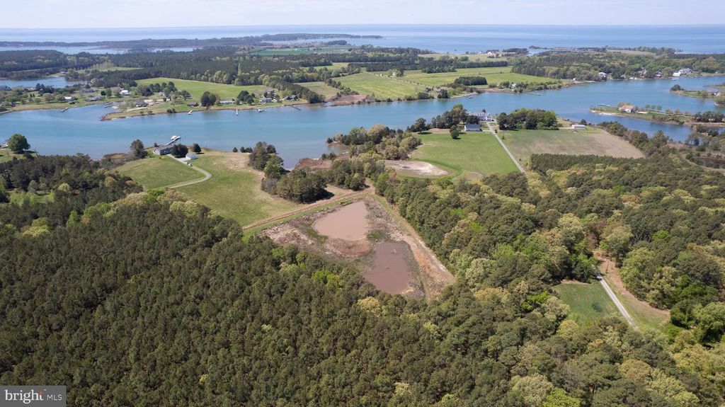 Image 7 of property listing at 5704 ROSS NECK RD, Cambridge, MD 21613