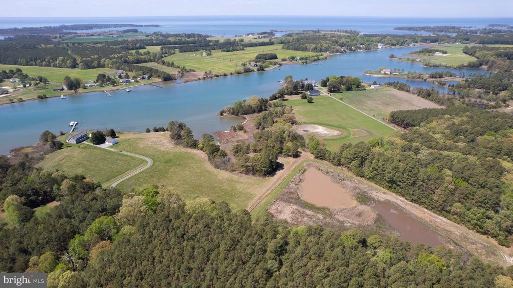 Image 8 of property listing at 5704 ROSS NECK RD, Cambridge, MD 21613