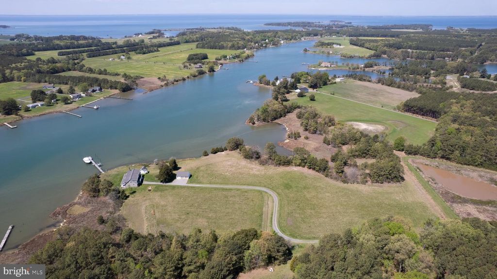 Image 9 of property listing at 5704 ROSS NECK RD, Cambridge, MD 21613