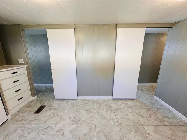 11 Lamplighter Ln, Springfield, MA 01119