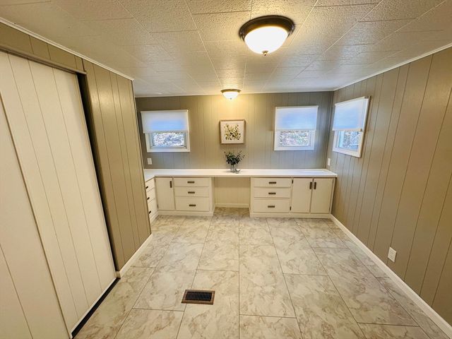 11 Lamplighter Ln, Springfield, MA 01119