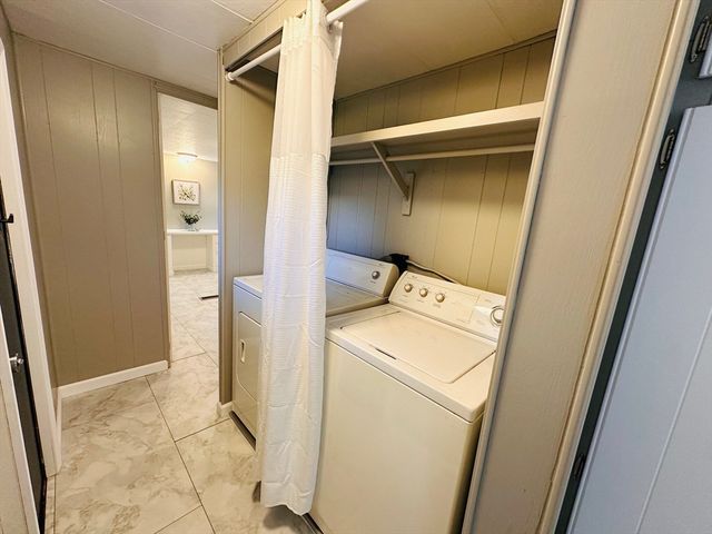 11 Lamplighter Ln, Springfield, MA 01119