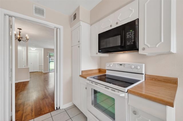 7600 Burgoyne Road 121, Houston, TX 77063