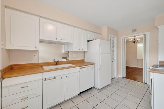 7600 Burgoyne Road 121, Houston, TX 77063