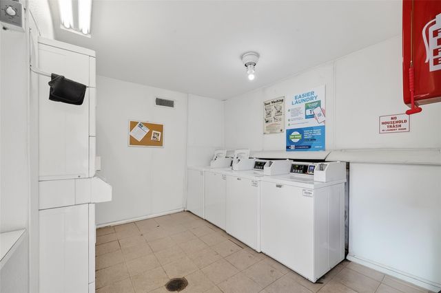 7600 Burgoyne Road 121, Houston, TX 77063