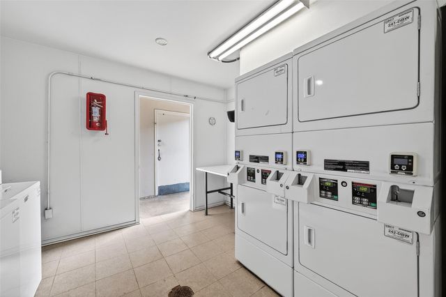 7600 Burgoyne Road 121, Houston, TX 77063