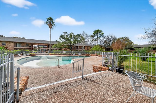 7600 Burgoyne Road 121, Houston, TX 77063