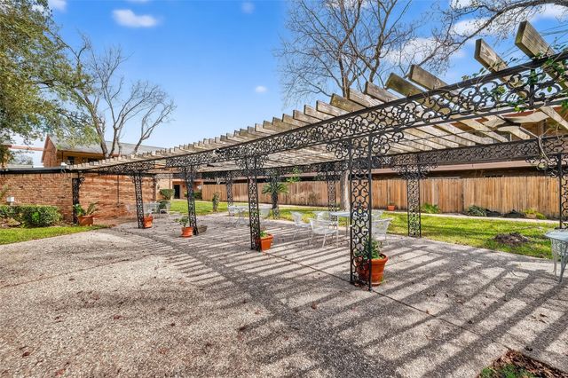 7600 Burgoyne Road 121, Houston, TX 77063