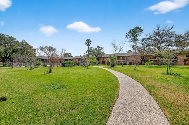 7600 Burgoyne Road 121, Houston, TX 77063