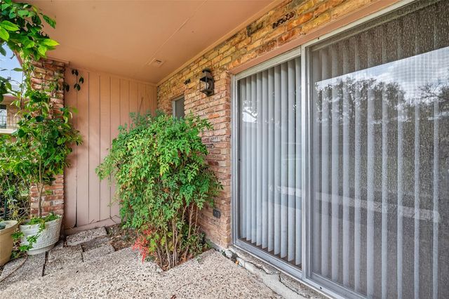 7600 Burgoyne Road 121, Houston, TX 77063