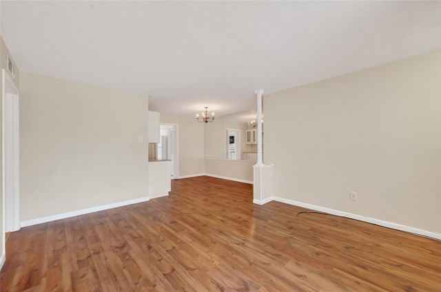 7600 Burgoyne Road 121, Houston, TX 77063