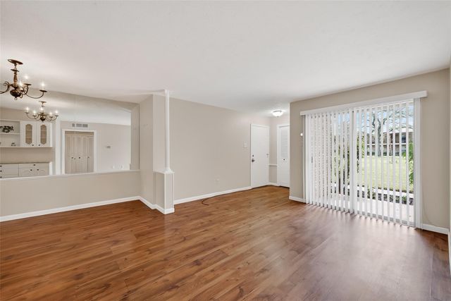 7600 Burgoyne Road 121, Houston, TX 77063