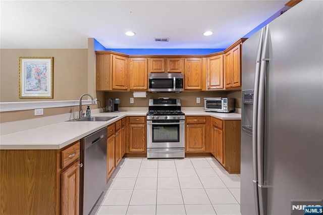 169 Vista Terrace, Pompton Lakes, NJ 07442