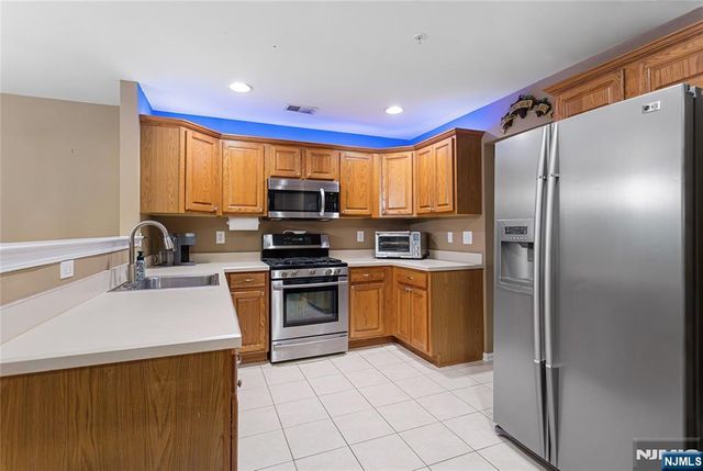 169 Vista Terrace, Pompton Lakes, NJ 07442