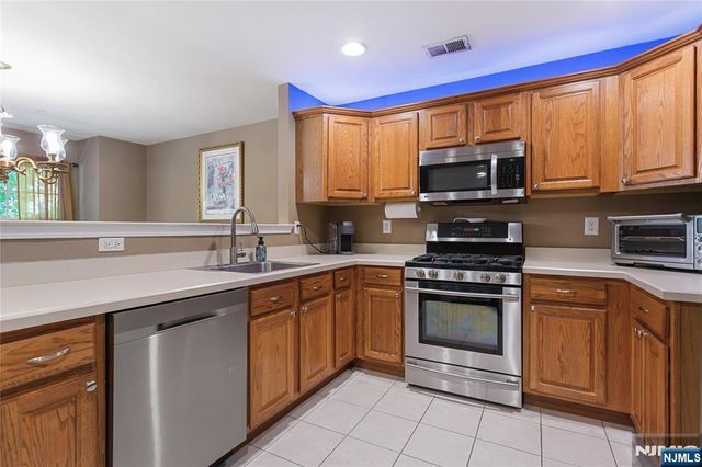 169 Vista Terrace, Pompton Lakes, NJ 07442