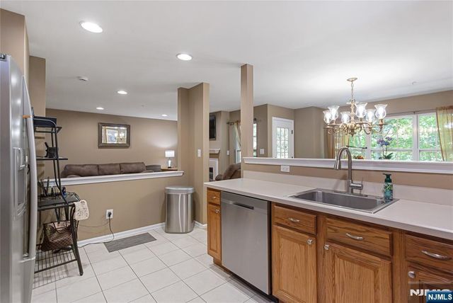 169 Vista Terrace, Pompton Lakes, NJ 07442