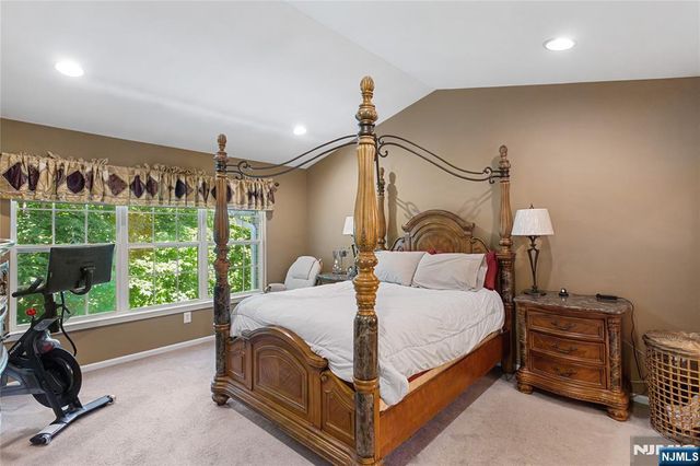 169 Vista Terrace, Pompton Lakes, NJ 07442