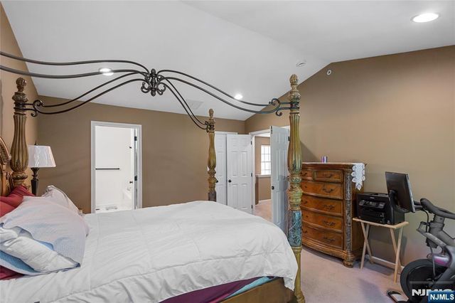 169 Vista Terrace, Pompton Lakes, NJ 07442