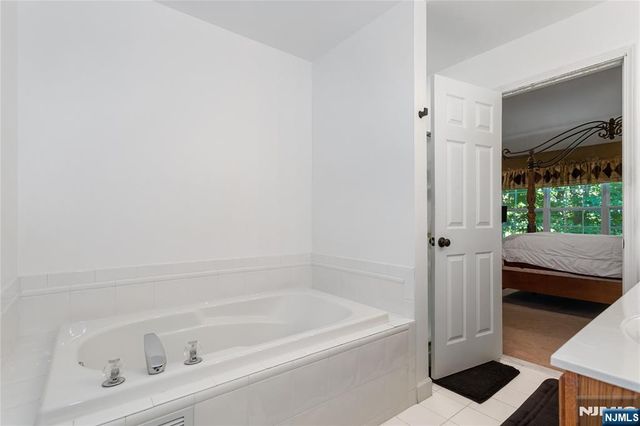 169 Vista Terrace, Pompton Lakes, NJ 07442