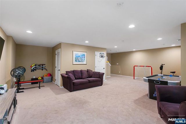 169 Vista Terrace, Pompton Lakes, NJ 07442
