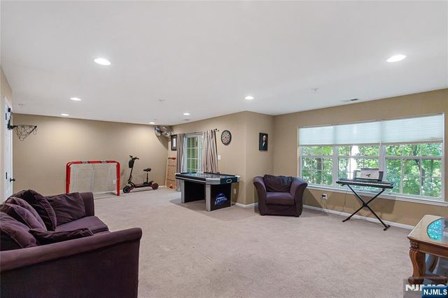 169 Vista Terrace, Pompton Lakes, NJ 07442