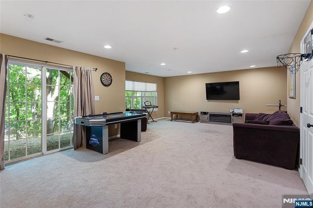 169 Vista Terrace, Pompton Lakes, NJ 07442
