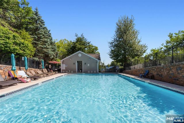 169 Vista Terrace, Pompton Lakes, NJ 07442