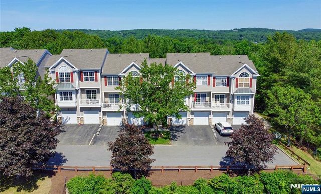 169 Vista Terrace, Pompton Lakes, NJ 07442
