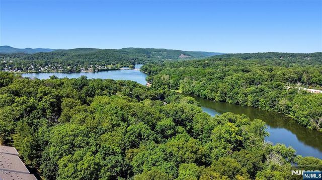 169 Vista Terrace, Pompton Lakes, NJ 07442