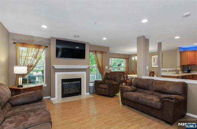 169 Vista Terrace, Pompton Lakes, NJ 07442
