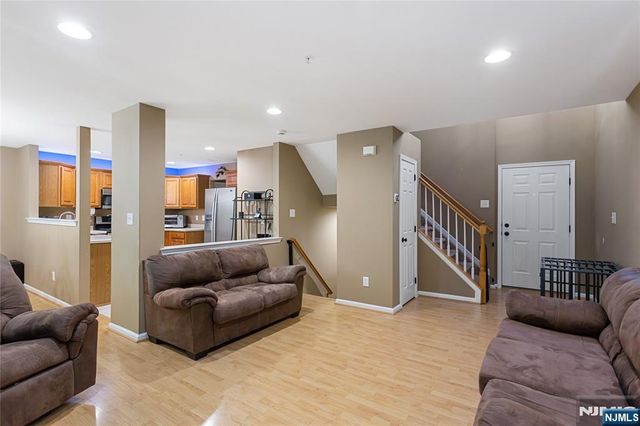169 Vista Terrace, Pompton Lakes, NJ 07442