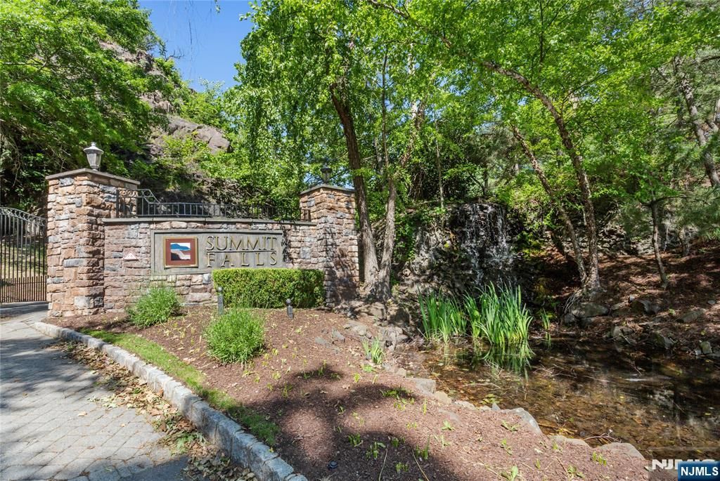 169 Vista Terrace, Pompton Lakes, NJ 07442