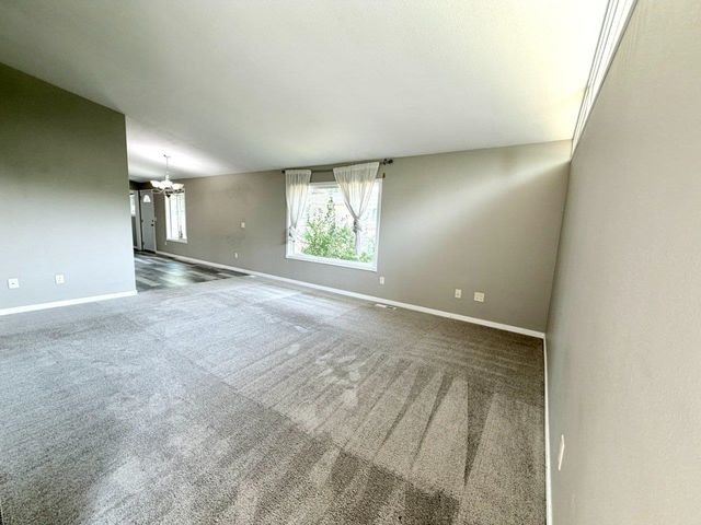 1816 2nd Ave NW, Minot, ND 58703