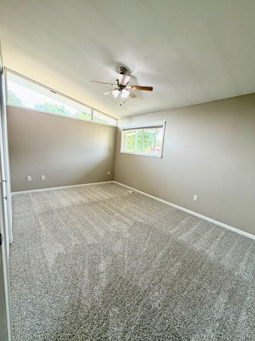 1816 2nd Ave NW, Minot, ND 58703