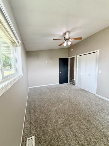 1816 2nd Ave NW, Minot, ND 58703