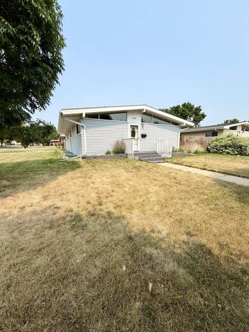 1816 2nd Ave NW, Minot, ND 58703