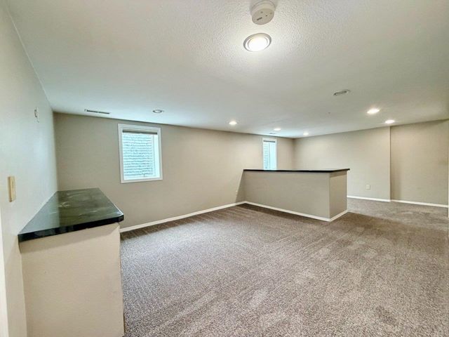 1816 2nd Ave NW, Minot, ND 58703