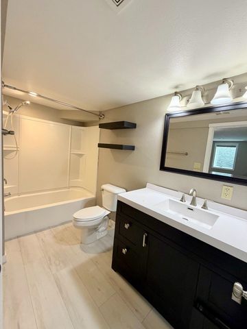1816 2nd Ave NW, Minot, ND 58703