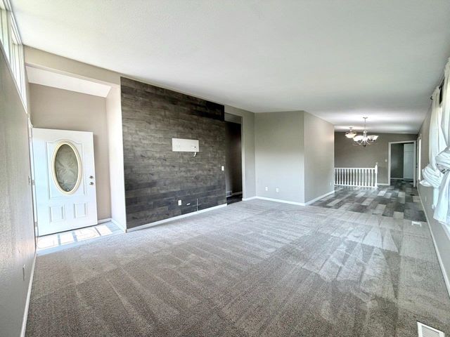 1816 2nd Ave NW, Minot, ND 58703