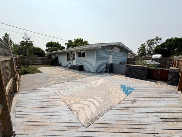 1816 2nd Ave NW, Minot, ND 58703