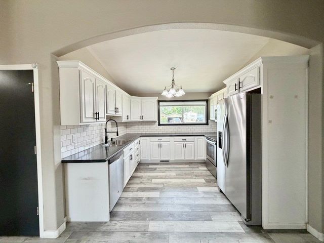 1816 2nd Ave NW, Minot, ND 58703
