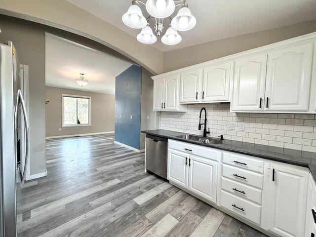 1816 2nd Ave NW, Minot, ND 58703
