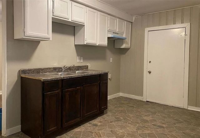 8241 Highland Avenue, Kansas City, MO 64131