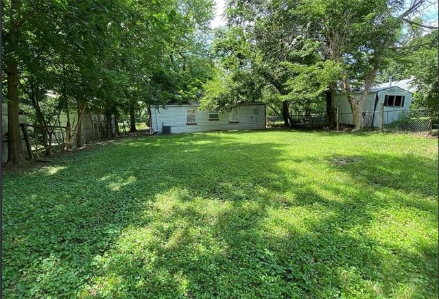 8241 Highland Avenue, Kansas City, MO 64131