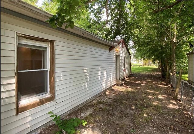 8241 Highland Avenue, Kansas City, MO 64131