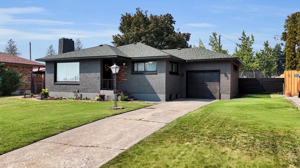 3204 W Queen Pl, Spokane, WA 99205