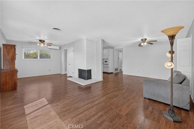 425 Blackpine, Corona, CA 92879